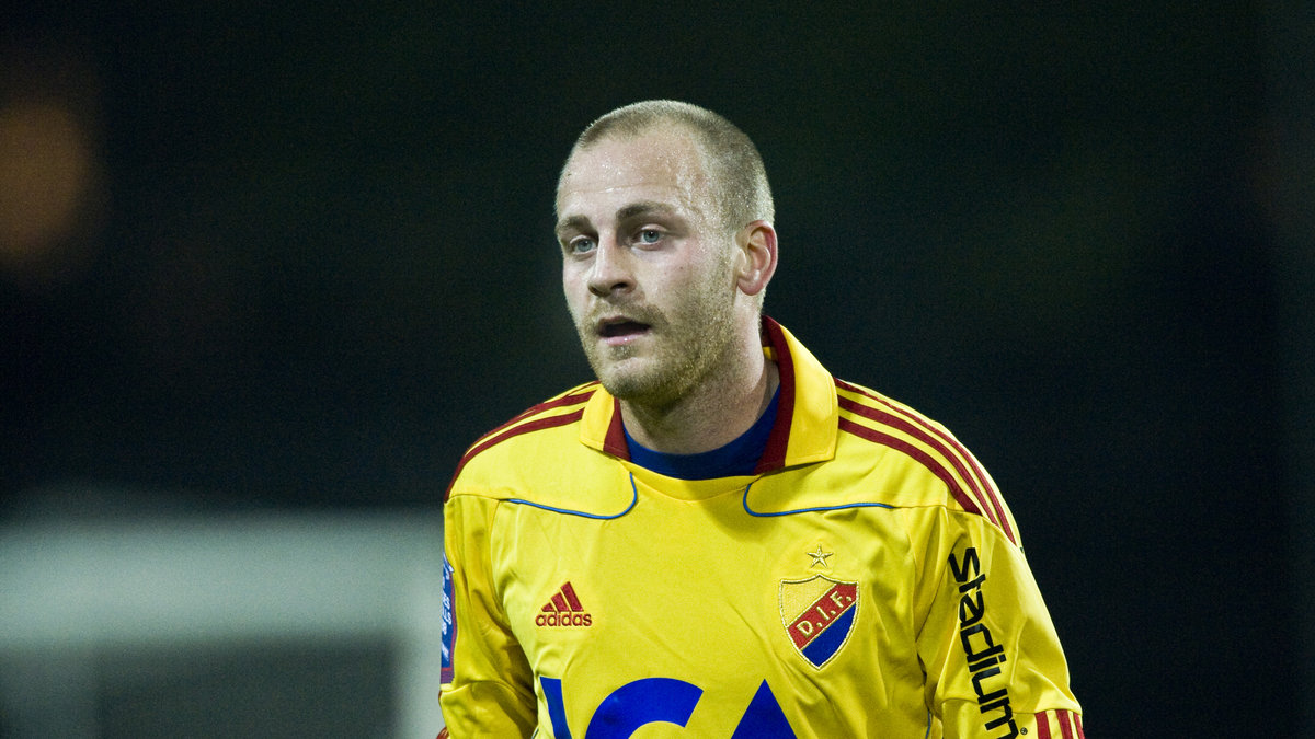 Totalt har Sjölund gjort 27 mål och 30 assist på 205 matcher.